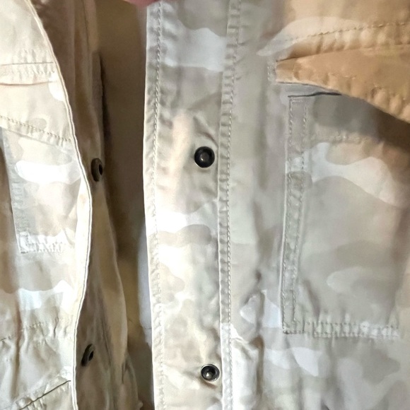 GAP Size XL Camouflage jacket.  100% cotton.  Like new condition. - Picture 8 of 9